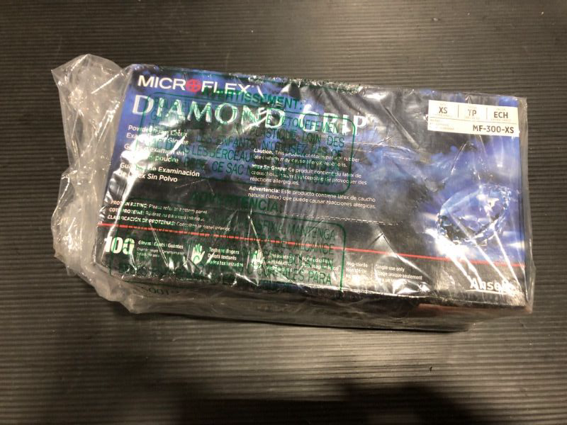 Photo 2 of Microflex Medical MF-300-L Large Natural 9.645'' Diamond Grip 6.3 mil Latex Ambidextrous Non-Sterile Medical Grade Powder-Free Disposable Gloves, English, 15.34 fl. oz., Plastic, 1" x 9.8" x 5.5"
