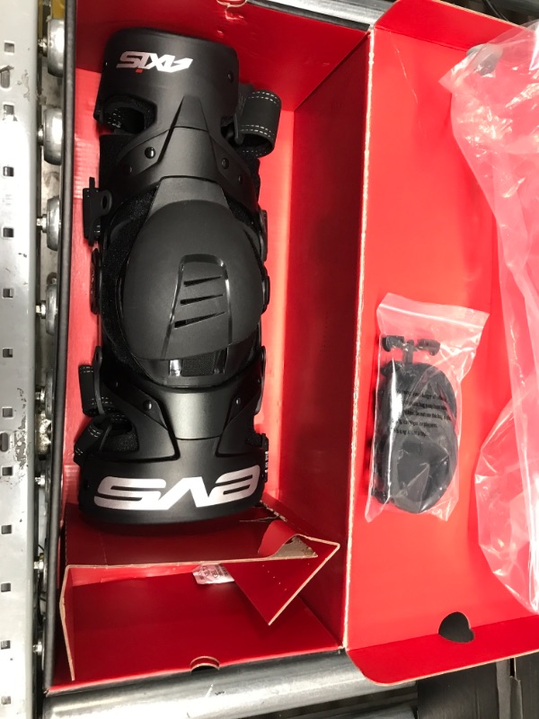 Photo 1 of EVS Axis Sport Knee Brace Md AXISS-BK-MP--- SIZE MEDIUM
