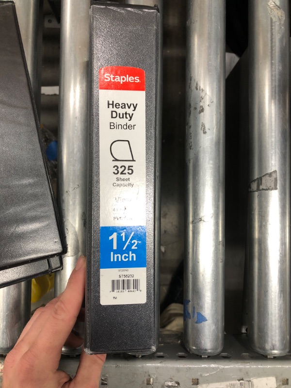 Photo 2 of SEE NOTES!!

Staples Heavy-Duty 1 1/2" 3-Ring View Binder with D-Rings and Four Interior Pockets, Black (ST56232-CC)
