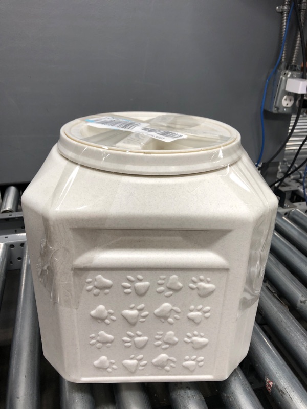 Photo 1 of Gamma2 Vittles Vault Outback Airtight Pet Food Container, 25 Pounds