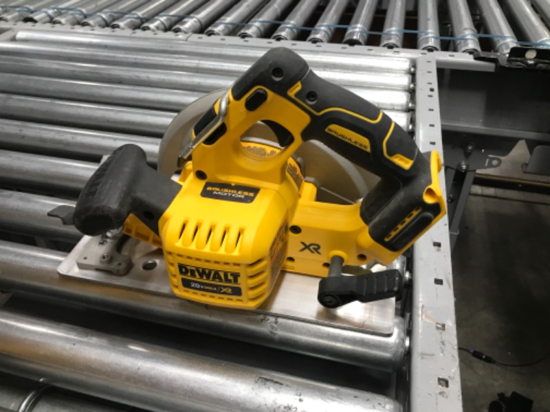 Photo 2 of ***PARTS ONLY*** DEWALT 20V MAX 7-1/4-Inch Circular Saw with Brake, Tool Only, Cordless (DCS570B) Circular Saw Only