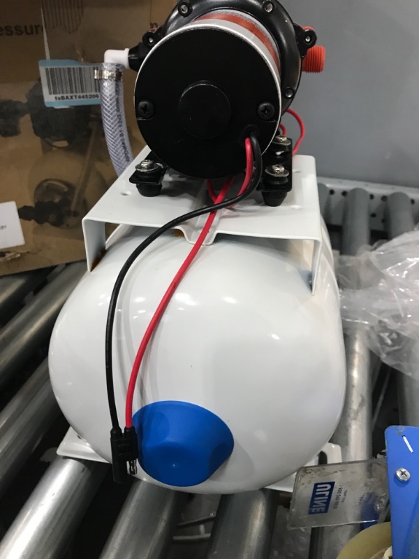 Photo 4 of ALL NEW 55 Series SeaFlo Marine Water Pump 12 V DC 60 PSI 5.5 GPM 2 Gallon Accumulator Tank System with HEAVY DUTY PRESSURE SWITCH