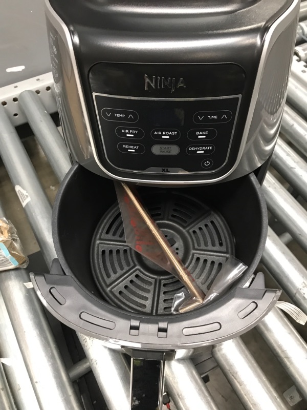 Photo 4 of ** TESTED** Ninja AF150AMZ Air Fryer XL, 5.5 Qt. Capacity that can Air Fry, Air Roast, Bake, Reheat & Dehydrate, with Dishwasher Safe, Nonstick Basket & Crisper Plate and a Chef-Inspired Recipe Guide, Grey