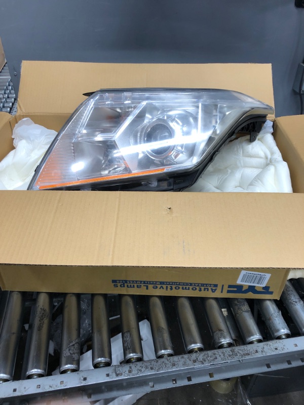 Photo 2 of unable to test TYC Right Headlight Assembly Compatible with 2010-2013 Cadillac SRX Passenger