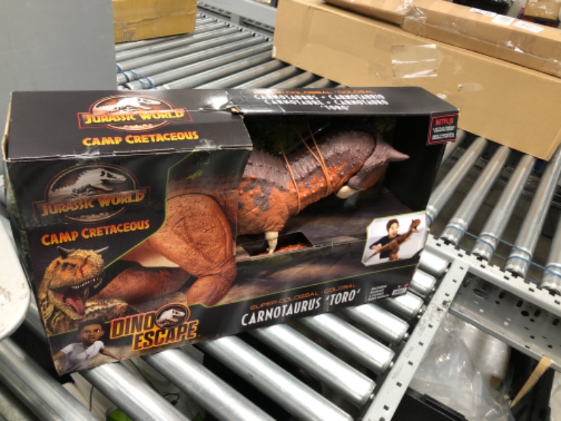 Photo 2 of Jurassic World Colossal Carnotaurus Toro Dinosaur Action Figure Camp Cretaceous with Stomach-Release Feature, 36-in/91-cm Long, Realistic Sculpting, Kid Gift Age 4 Years & Up