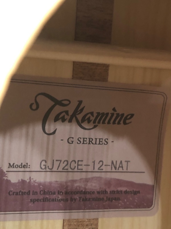 Photo 6 of **PARTS ONLY** Takamine GJ72CE-12NAT Jumbo Cutaway 12-String Acoustic-Electric Guitar Natural
**small dent on pack of guitar, see last  picture**