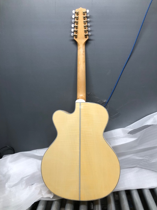 Photo 3 of **PARTS ONLY** Takamine GJ72CE-12NAT Jumbo Cutaway 12-String Acoustic-Electric Guitar Natural
**small dent on pack of guitar, see last  picture**