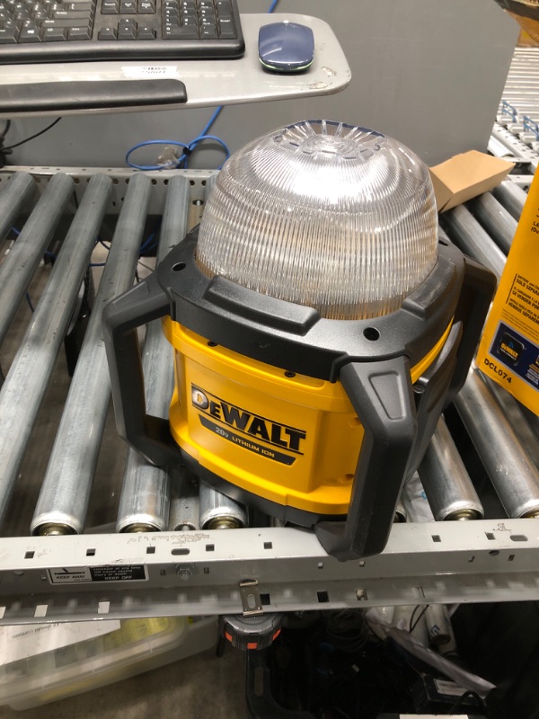 Photo 2 of DEWALT 20V MAX* LED Work Light, Tool Only (DCL074)
