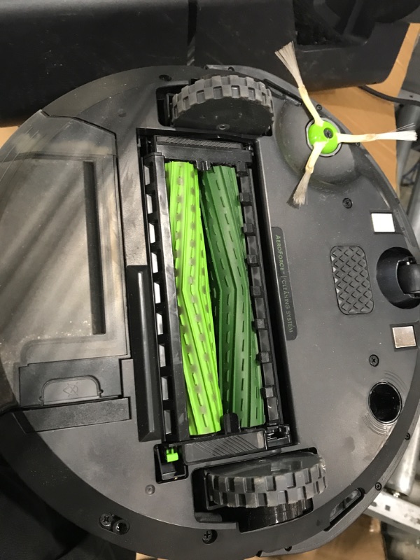 Photo 7 of Roomba® i3+ EVO Self-Emptying Robot Vacuum
