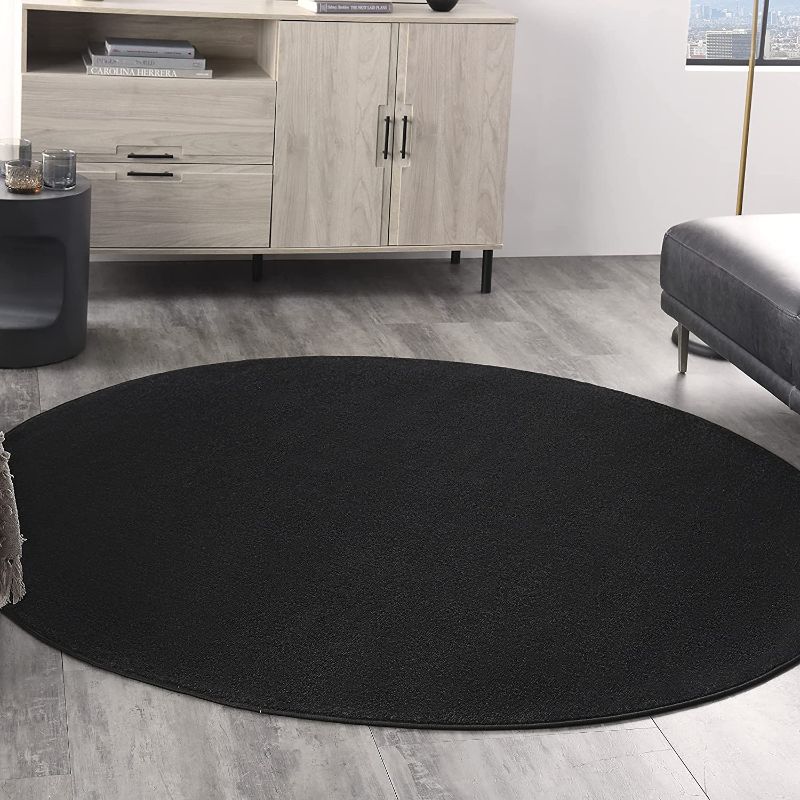 Photo 1 of 5.5FT RND BLACK AREA RUG