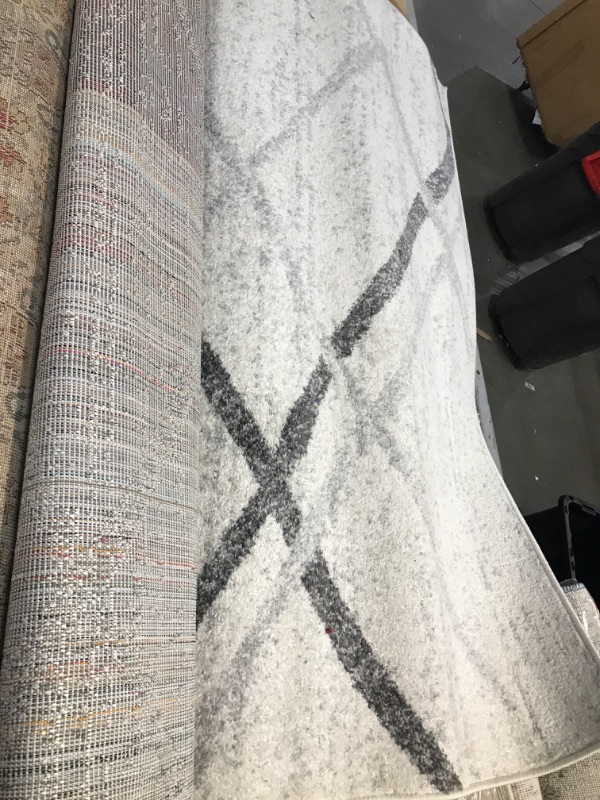 Photo 1 of 5X7 FT GREY PATTERN AREA RUG