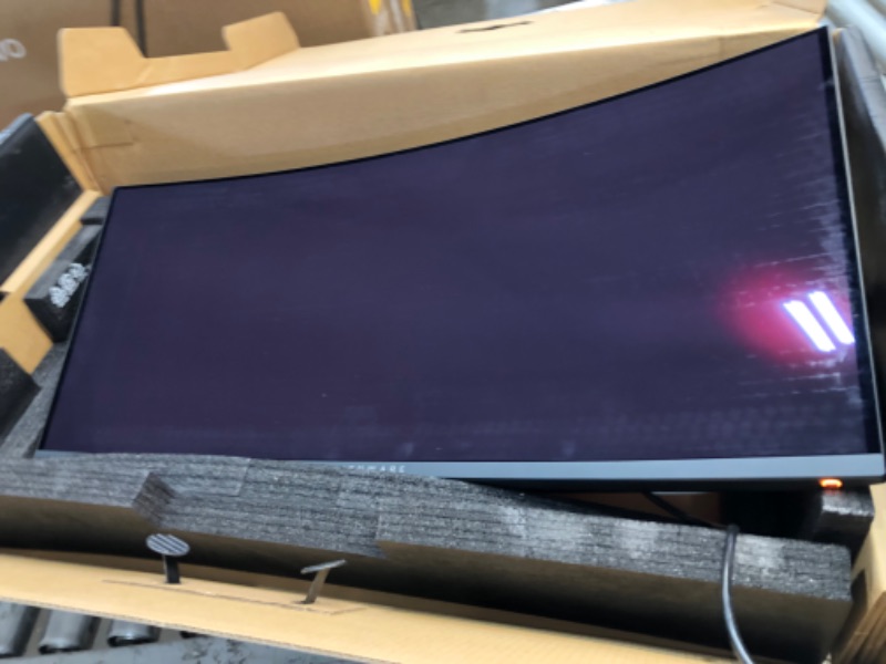 Photo 4 of Alienware 34 Inch Curved PC Gaming Monitor, 3440 x 1440p Resolution, Quantum Dot OLED 175Hz, 1800R Curvature, True 1ms GTG, 1,000,000:1 Contrast Ratio, 1.07 Billion Colors, AW3423DW - Lunar Light
