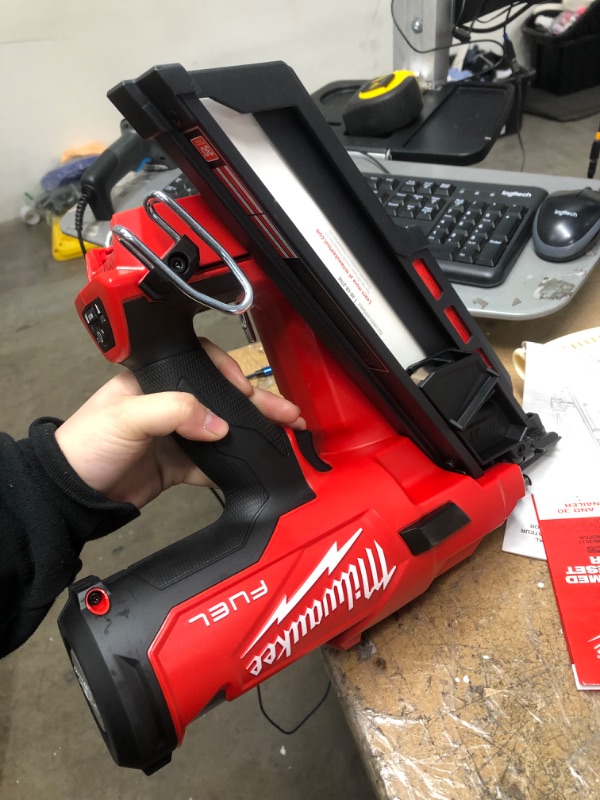 Photo 2 of "Milwaukee 2745-20 M18 FUEL 18V 30 Degree Lithium-Ion Framing Nailer - Bare Tool"
