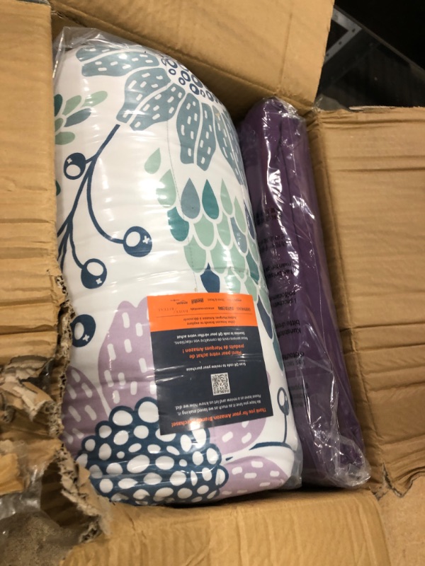 Photo 2 of **** NEW ****
Amazon Basics Kids Bed-in-a-Bag Microfiber Bedding Set, Easy Care, Full/Queen, Purple Flowers - Set of 7 Pieces Purple Flowers Full/Queen Bedding Set