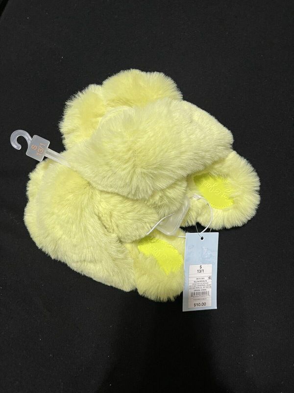 Photo 1 of Cat & Jack - Small 13/1 Girl’s Brooklyn Crossband Fur Slippers - Yellow