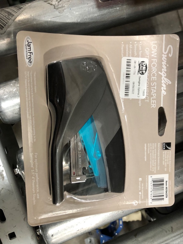 Photo 2 of Swingline Optima 25 Compact Stapler Blue/Gray