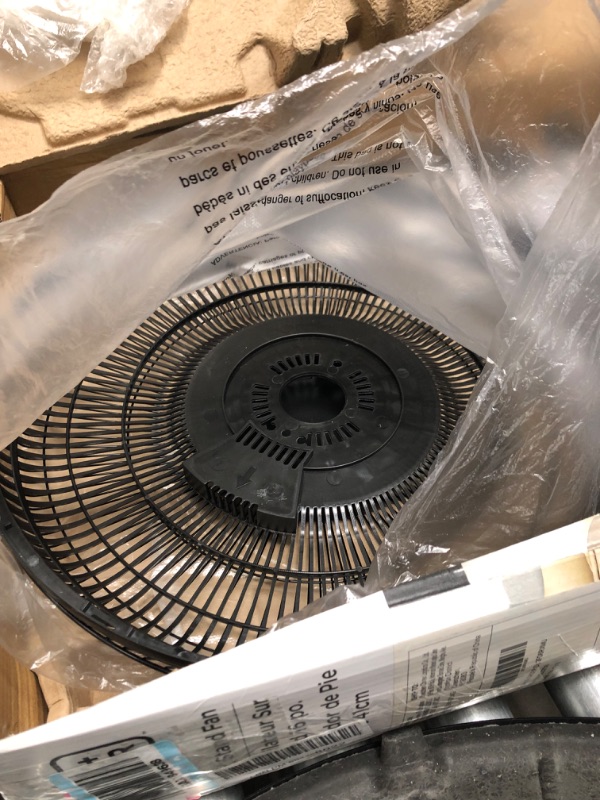 Photo 4 of Black & Decker BFSR16B 16" Stand Fan, with Remote