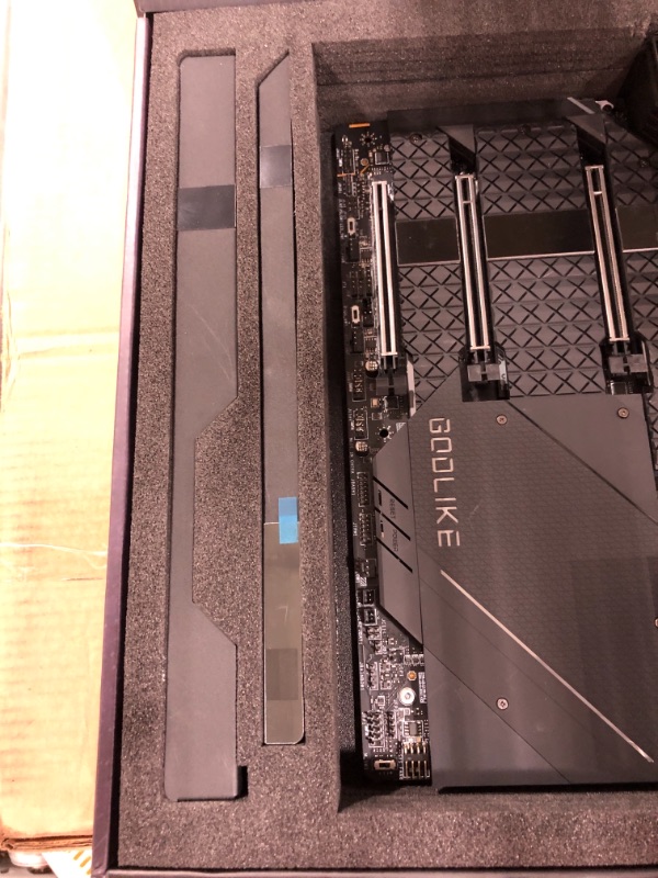 Photo 8 of MSI Z690 MEG Godlike Intel LGA 1700 eATX Motherboard