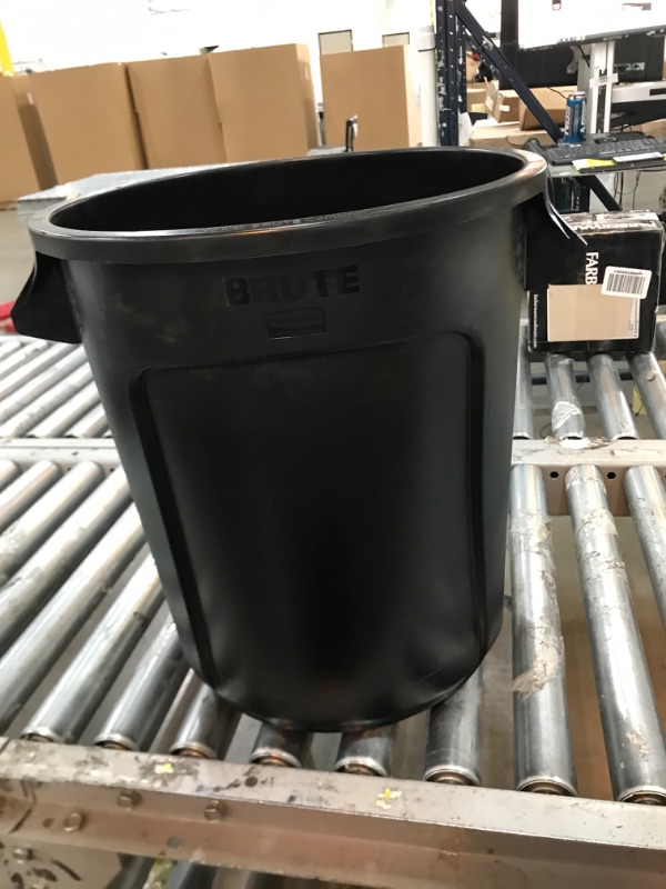 Photo 2 of 17IN HEIGHT !! Rubbermaid Brute Round Containers, 10 gal, Black