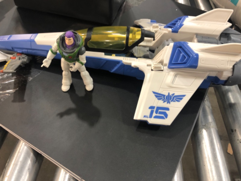 Photo 2 of Disney and Pixar Lightyear Toys, XL-15 Spaceship Vehicle with Buzz Lightyear Action Figure and Projectiles, Blast and Battle Pack????