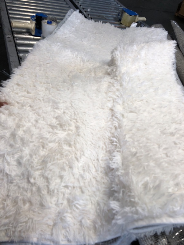 Photo 1 of 5x8ft fuzzy area rug 