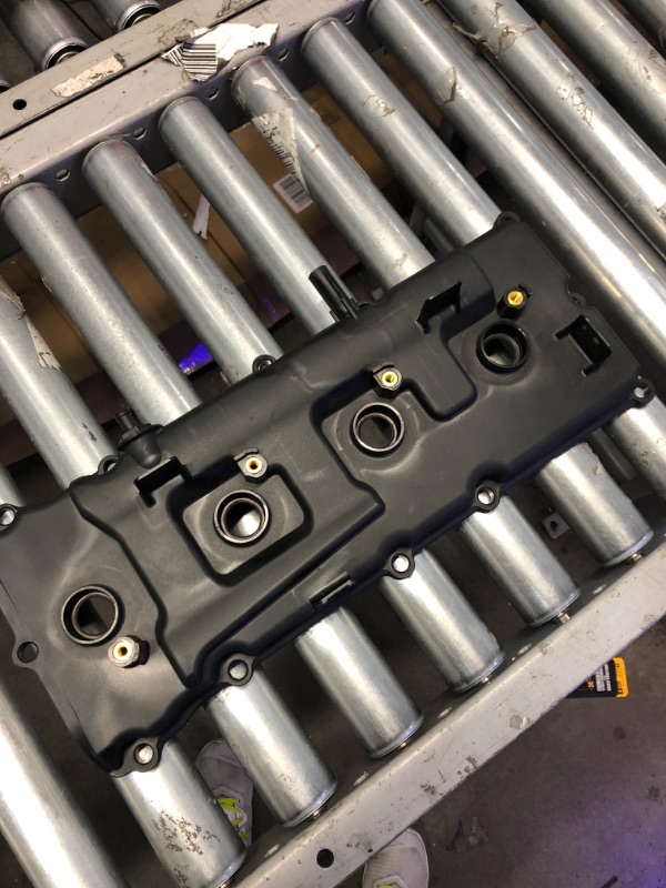 Photo 1 of ** MISSING COMPONENTS ** A-Premium Left Right Engine Valve Covers Kit with Gaskets Compatible with Nissan NV2500 NV3500 2012-2017 Armada 2007-2015 Pathfinder 2008-2012 Titan 2006-2015 5.6L GAS Left and Right Covers