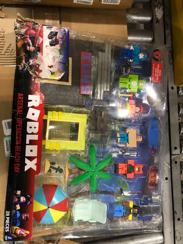 Photo 2 of DAMAGED Roblox ROB0599 Action Collection-Arsenal: Operation Beach Day Deluxe Playset [Includes Exclusive Virtual Item]
**BOX DAMAGED**