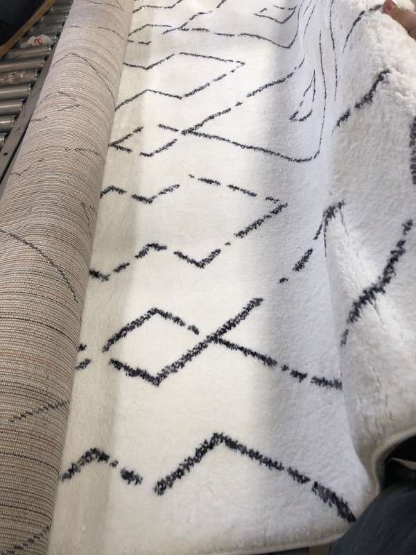 Photo 2 of Beaulah Modern Geometric Shag White 5 ft. x 8 ft. Area Rug