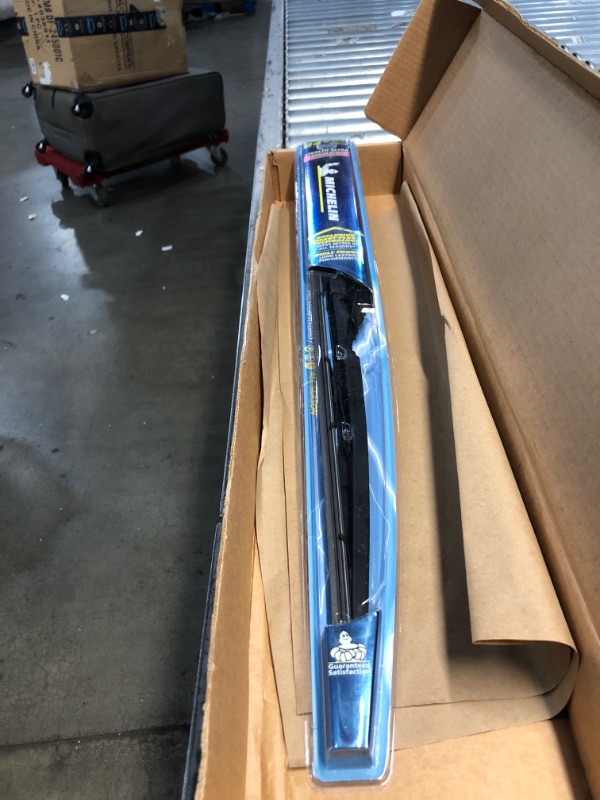 Photo 2 of Michelin 8524 Stealth Ultra Windshield Wiper Blade with Smart Technology, 24" (Pack of 1)1009498988
LPNPMOE7440069
