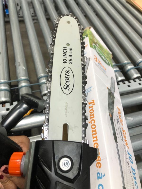 Photo 1 of 10 8 Amp 120V Corded Pole Saw
