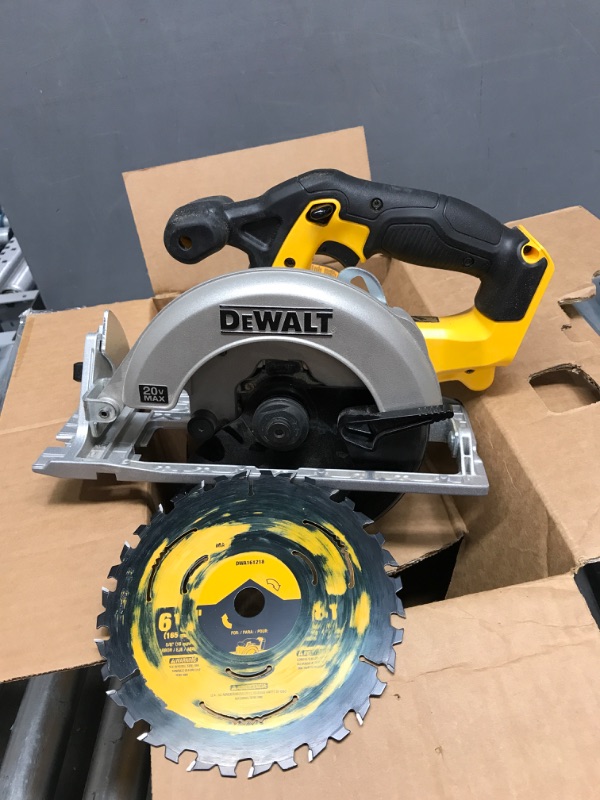 Photo 1 of !!!NO BATTERY ONLY SAW !!! DEWALT 6-1/2-Inch 20V MAX Circular Saw, Tool Only (DCS391B) , Yellow