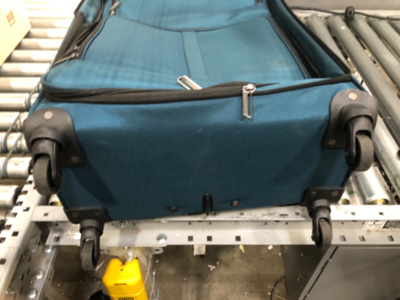 Photo 4 of -USED-DIRTY-
Anzio 30" Softside Expandable Spinner Luggage (Teal)
