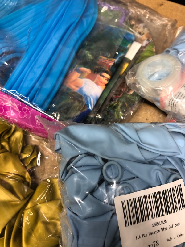 Photo 1 of bundle of assorted party decoration needs (7 ITEMS) 