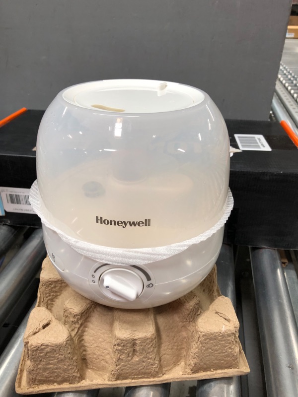 Photo 2 of *SEE NOTES* *FOR PARTS* Honeywell Mini Cool Mist Humidifier, White – For Bedroom or Office