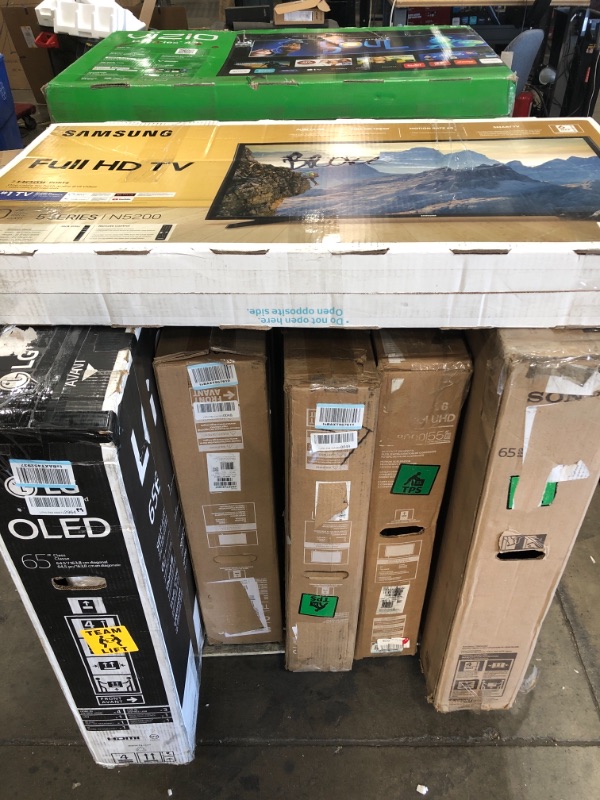 Photo 3 of MIXED PALLET OF DAMAGED TVS**7 UNITS**NO REFUNDS**