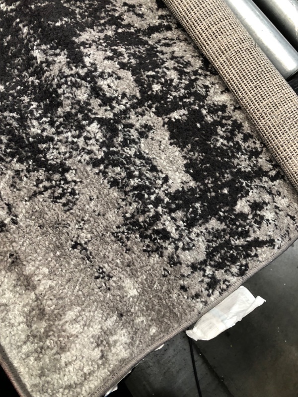 Photo 2 of **used**wrinkled
Alayna Black 2 ft. x 3 ft. Abstract Area Rug
