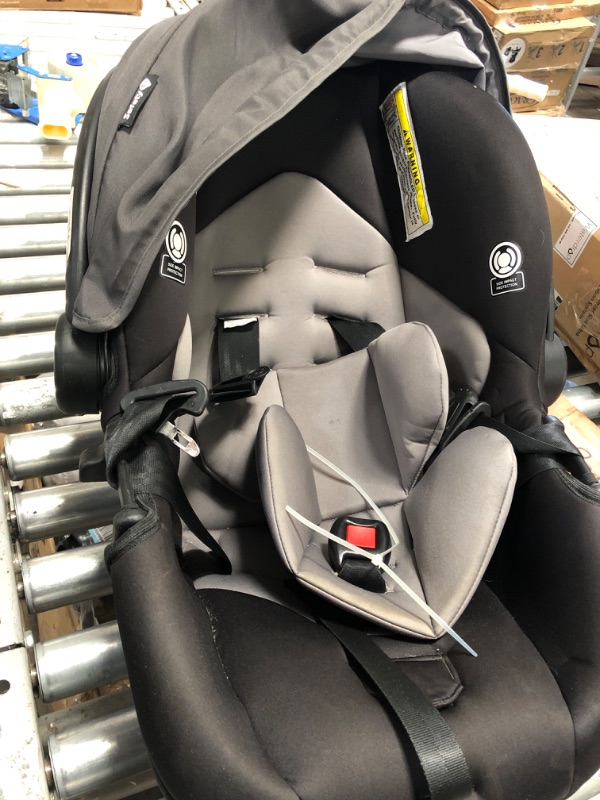 Photo 2 of Chicco Activ3 Jogging Travel System in Solar Grey
