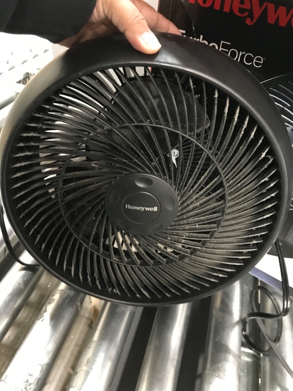 Photo 4 of 12 in. 3 Speed Whole Room Circulator Floor Fan