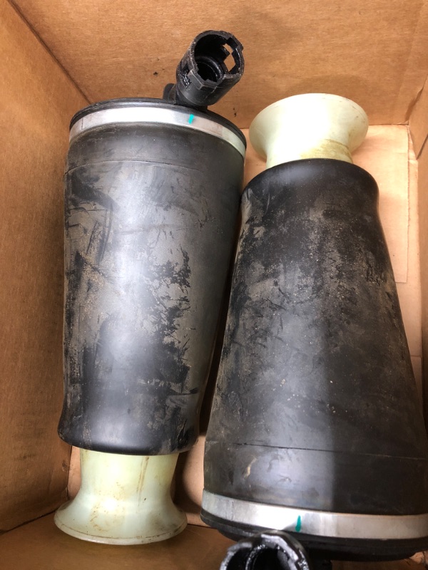 Photo 4 of used
AUTOSAVER88 Rear Air Suspension Compatible with 89-10 Lincoln Town Car/Mercury Grand Marquis, 92-10 Ford Crown Victoria, 03 04 Mercury Marauder