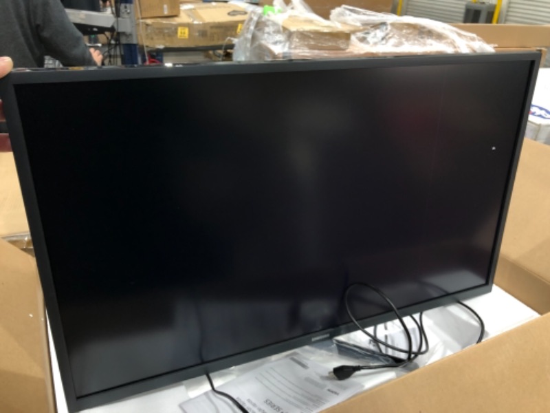 Photo 4 of **LINES ON SCREEN **SAMSUNG 32 inch UJ59 4k monitor (LU32J590UQNXZA) - UHD, 3840 x 2160p, 60hz, 4ms, Dual monitor, laptop monitor, monitor stand / riser / mount compliant, AMD FreeSync, Gaming, HDMI, DP, Black
