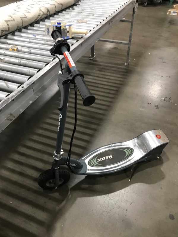 Photo 2 of (DOES NOT FUNCTION)Razor E300 Electric Scooter
**DOES NOT RUN/ACCELERATE, MISSING SEAT**