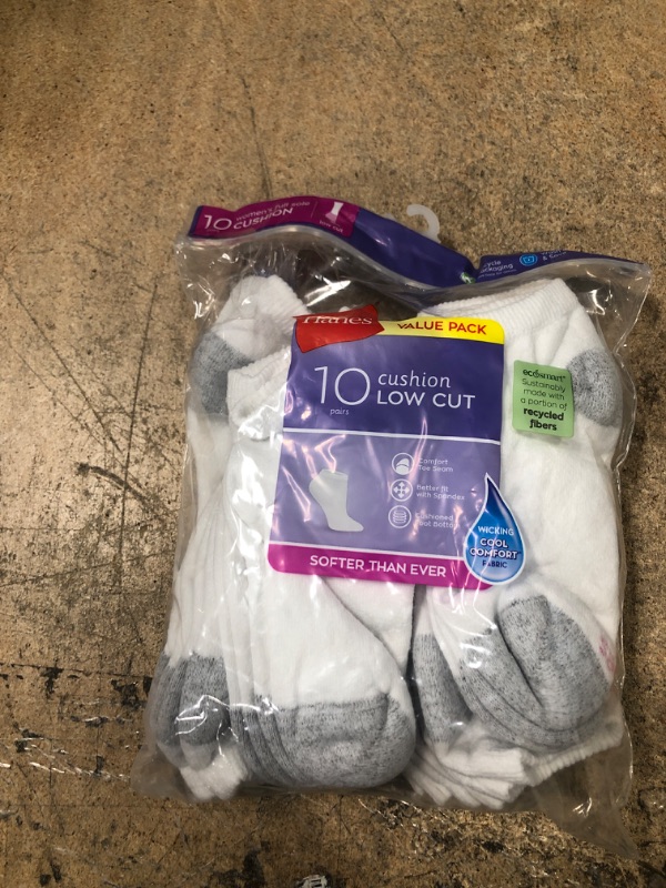 Photo 2 of Hanes Women's 10pk Cushioned Low Cut Socks - White 5-9