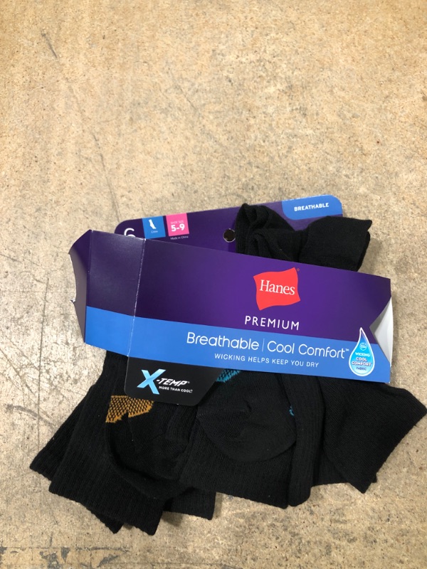 Photo 1 of Hanes® Women's Lite Crew Socks 5pk SIze 5-9 Shoe Size 