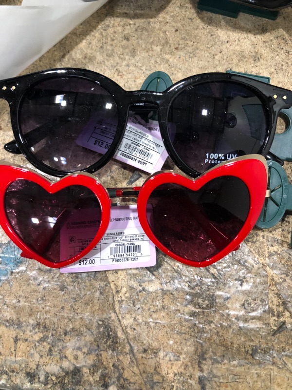 Photo 1 of Bundle Of 2 Women's Sunglasses 