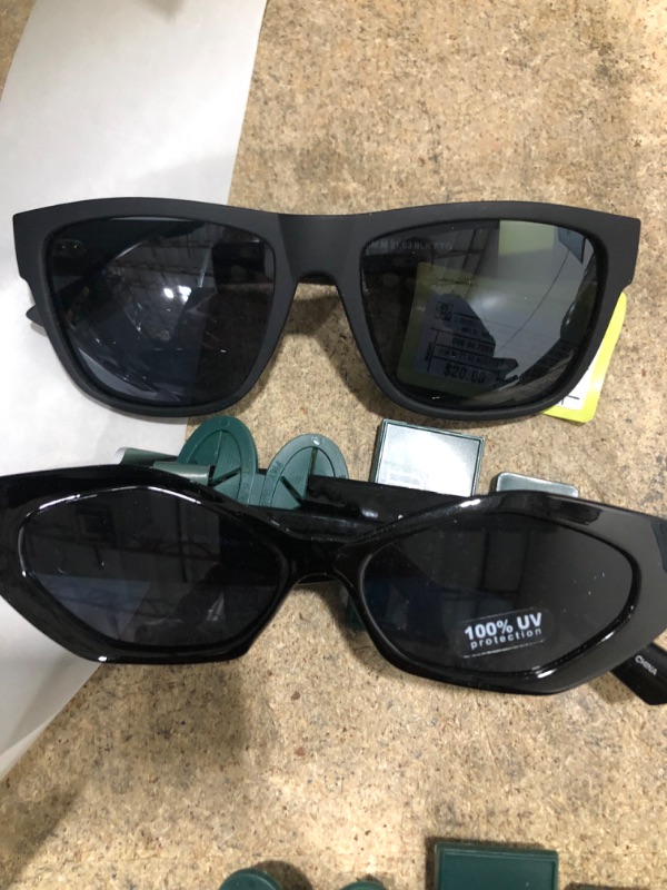 Photo 1 of Bundle Of 2 Women's and Men's Sunglasses 