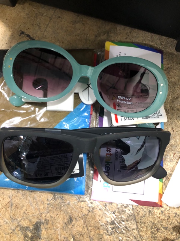 Photo 1 of Bundle Of 2 Women's and Men's Sunglasses 