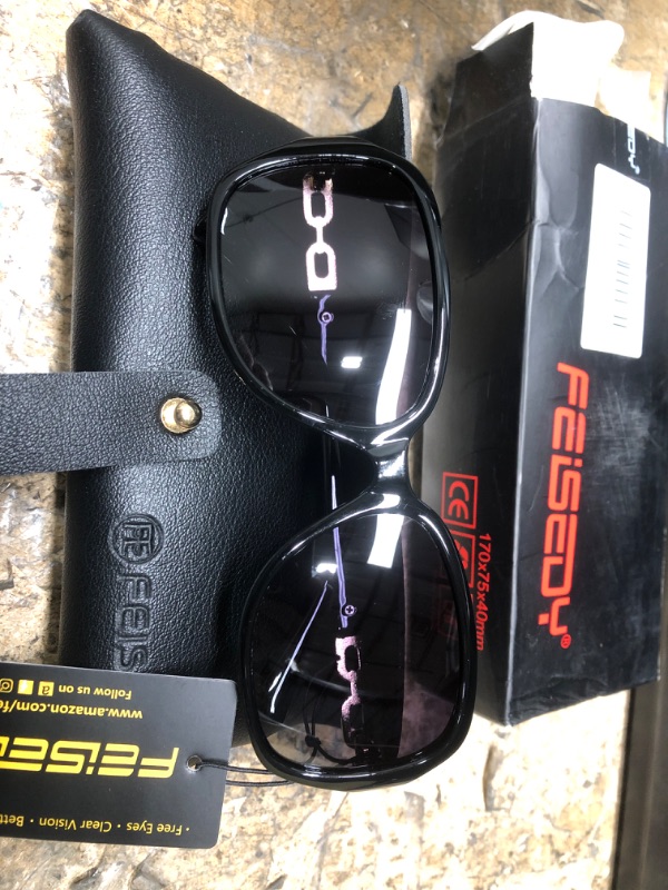 Photo 1 of FEISEDY Vintage Square Polarized Sunglasses for Women 100% UV400 Outdoor Driving Fashion Sunglasses B2526
