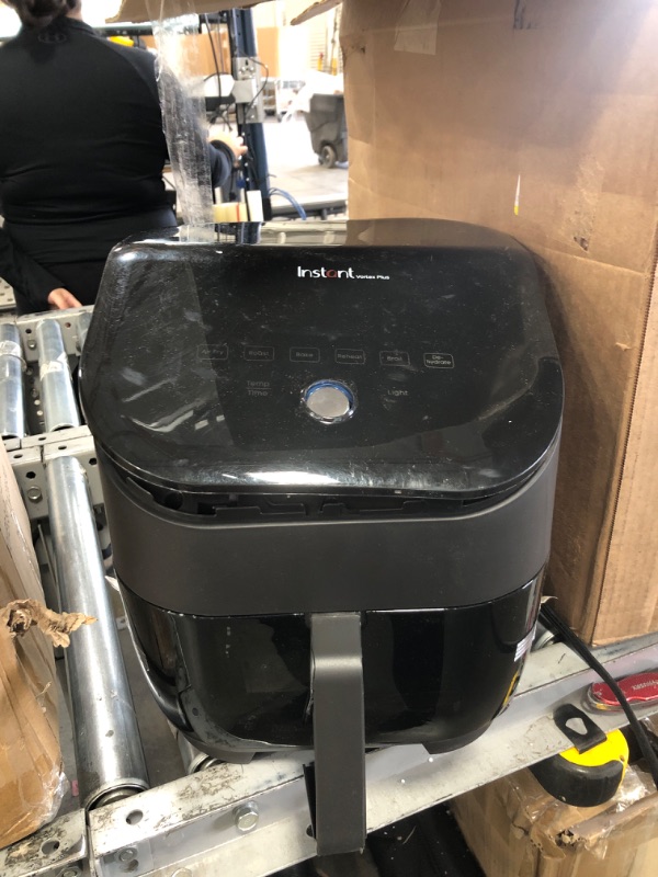Photo 1 of damaged-Instant Vortex Plus 6-Quart Air Fryer Oven, From the Makers of Instant Pot with ClearCook Cooking Window, Digital Touchscreen, App with over 100 Recipes, Single Basket, Black
