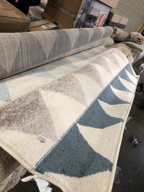 Photo 1 of 5X8 DIAMOND PATTERN AREA RUG