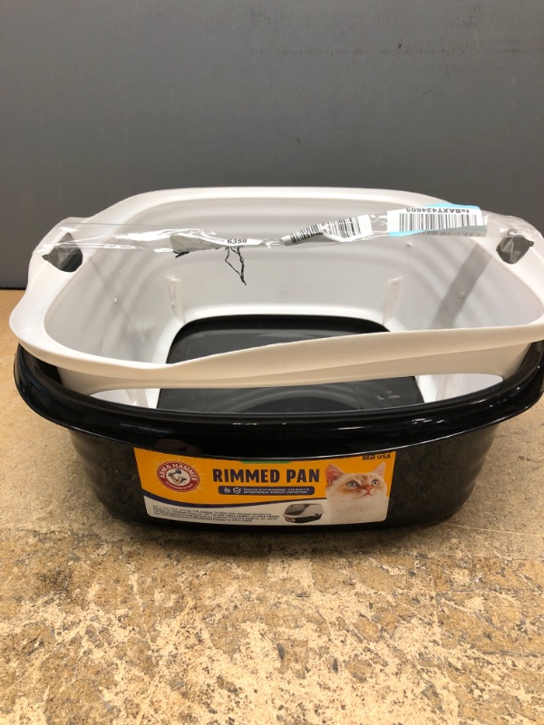 Photo 1 of Arm & Hammer Large Rimmed Litter Pan - Black/White 